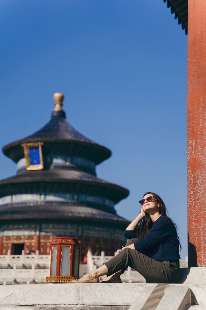 Turista disfrutando un viaje en Beijing