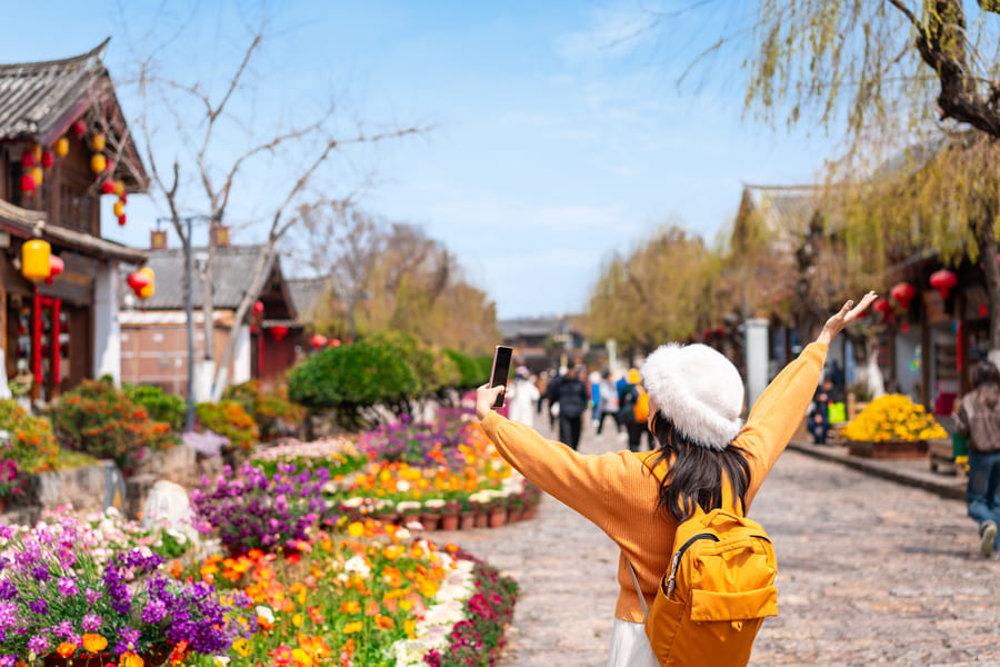Turista recorriendo Yunnan